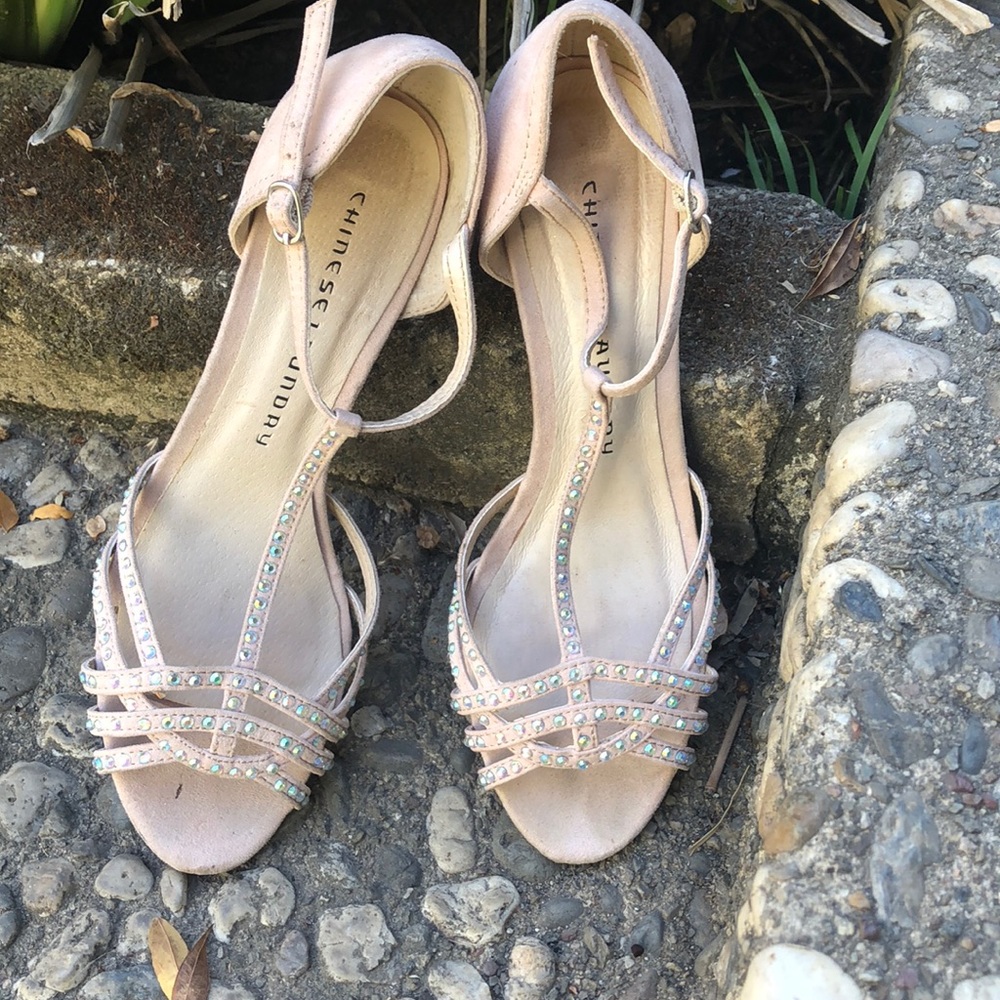 Beige Jeweled Chinese Laundry sz 7 heels 🤩